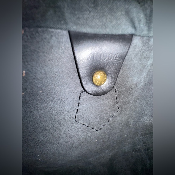Louis Vuitton Black Epi Speedy 35 - Picture 13 of 17